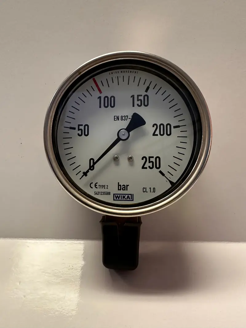 Wika Pressure Gauge 250 Bar, Bottom Entry 1